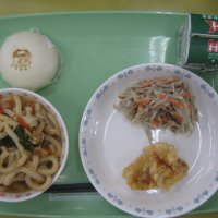 今日の給食は牛久の日献立です。