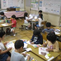 いろいろな形の紙から・・・