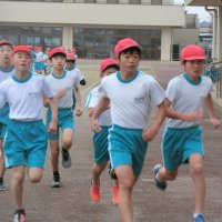 上学年持久走記録会が行われました