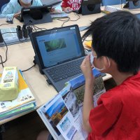 インターネットを使って調べ学習をしています。