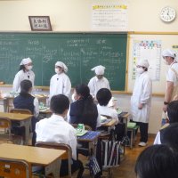給食の配膳