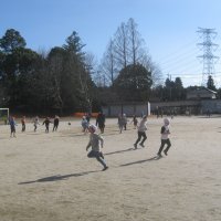 天気のいい日は外で体を動かしています。