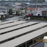 雨でもたくましい子どもたち