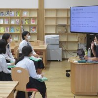 2年生の職業人の話を聞く会が行われました