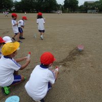 暑い中、水で楽しく遊びました