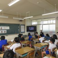 マスクが動くくらい口を開けて歌おう
