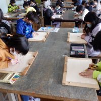 図工の時間に彫刻刀にチャレンジ！