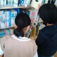 本の貸し出しを行いました。