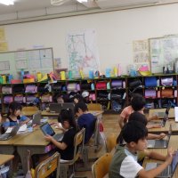 頑張っています！タブレット学習