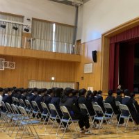 本日、ネットトラブルを題材にした情報モラル講演会が行われました。