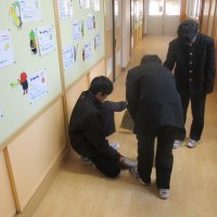 いつも朝、学校をきれいにしているのは、、、