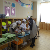 初めての給食、初めての給食当番