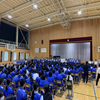 生徒総会の活気ある様子
