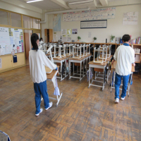 真剣にお掃除！